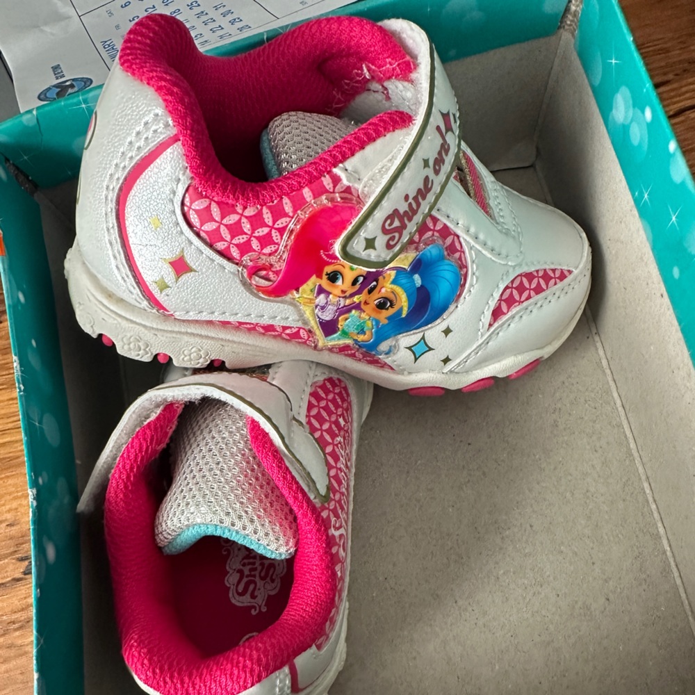 Brand New Baby Girk Size 5 Shimmer and Shine Sneakers